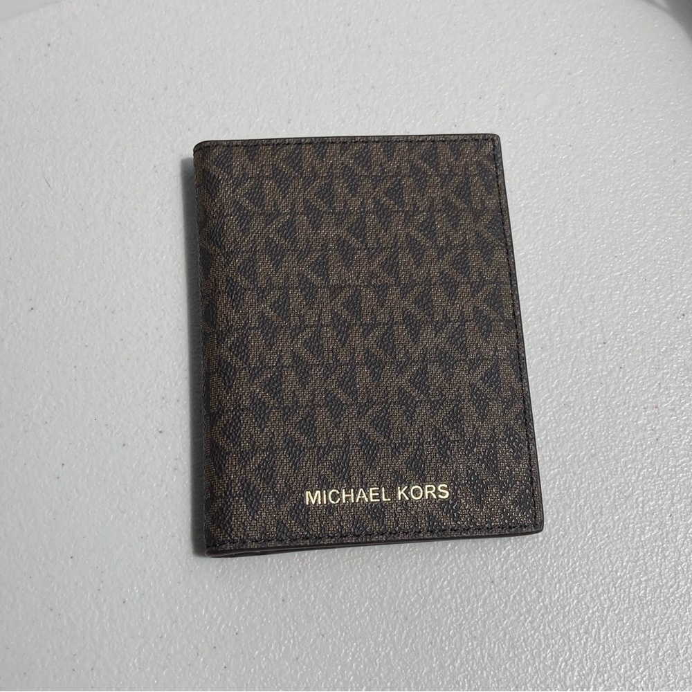 Michael Kors Jet Set Signature MK Logo Brown Passport Cover Card Holder Travel - Picture 4 of 12